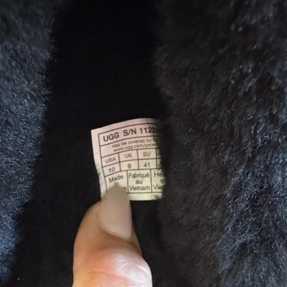 UGG Black Suede Slippers with Plush Lining - Picture 6 of 6